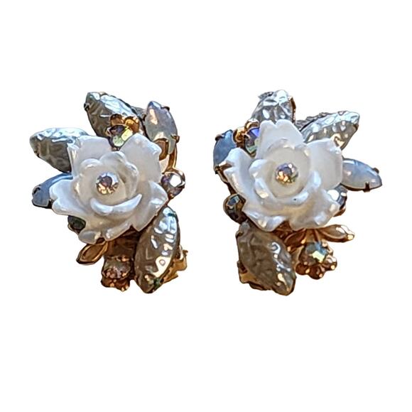 Vintage Beau Jewels Flower Earrings Clip-ons with White Flowers and Gold Leaves - Picture 1 of 8
